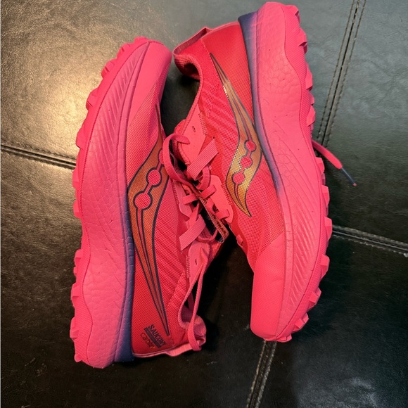 Saucony Men’s Size 8.5 Hot Pink “Endorphins Edge” Athletic Shoes. - Picture 2 of 7